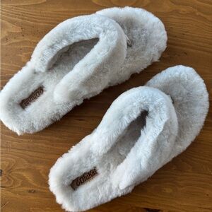 Olukai Women's Size 10 Fuzzy Gray Slippers NWT